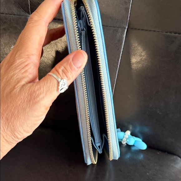 Gucci Beige and Blue Zip Wallet - Picture 6 of 9